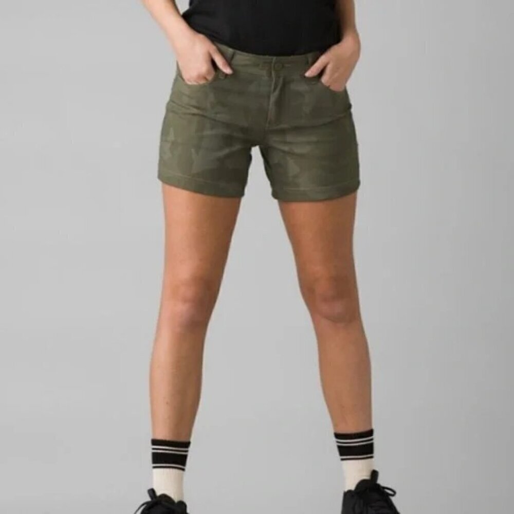 Prana Women’s Sage Green Camo Mid- Rise Hale 7" Short II Size 14